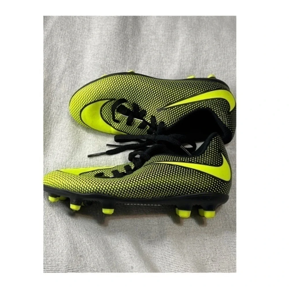 NIKE Yellow and Black Soccer Cleats